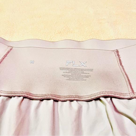 FLX urban commuter skirt | workout skirt | feminine - Picture 6 of 6